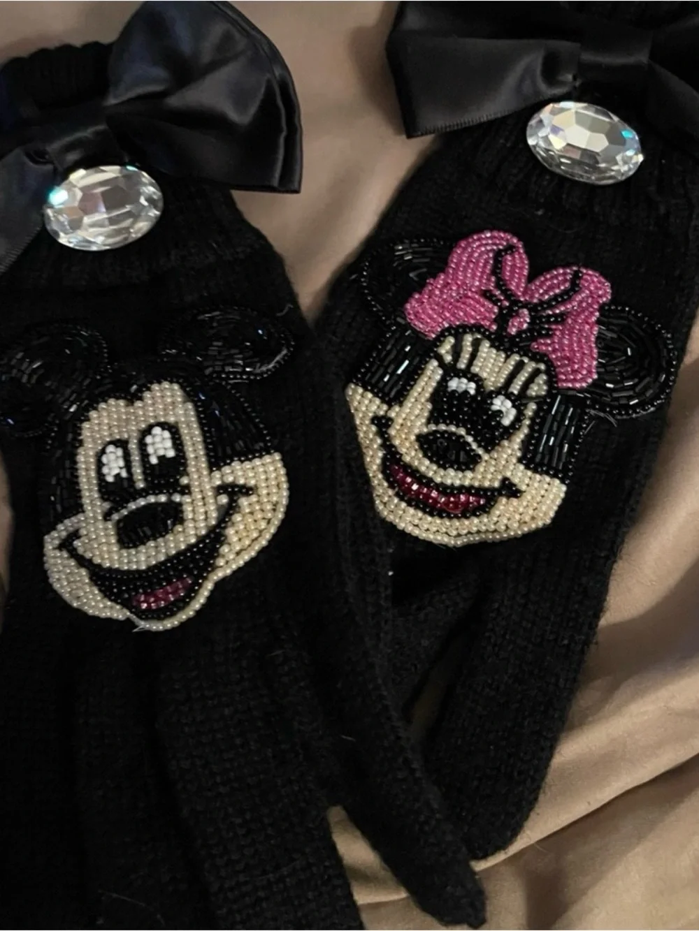 ⚜️Vintage Mickey & Minnie Mouse Beaded Gloves - Picture 2 of 3
